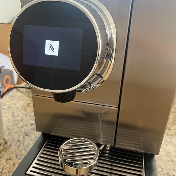 Nespresso Momento 100 Touchscreen Single-Serve Capsule Espresso Machine - Picture 6 of 8